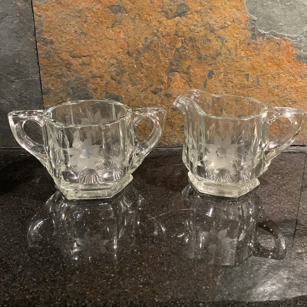Vintage Etched Daisy/Floral Design Clear Glass Creamer - Picture 5 of 5